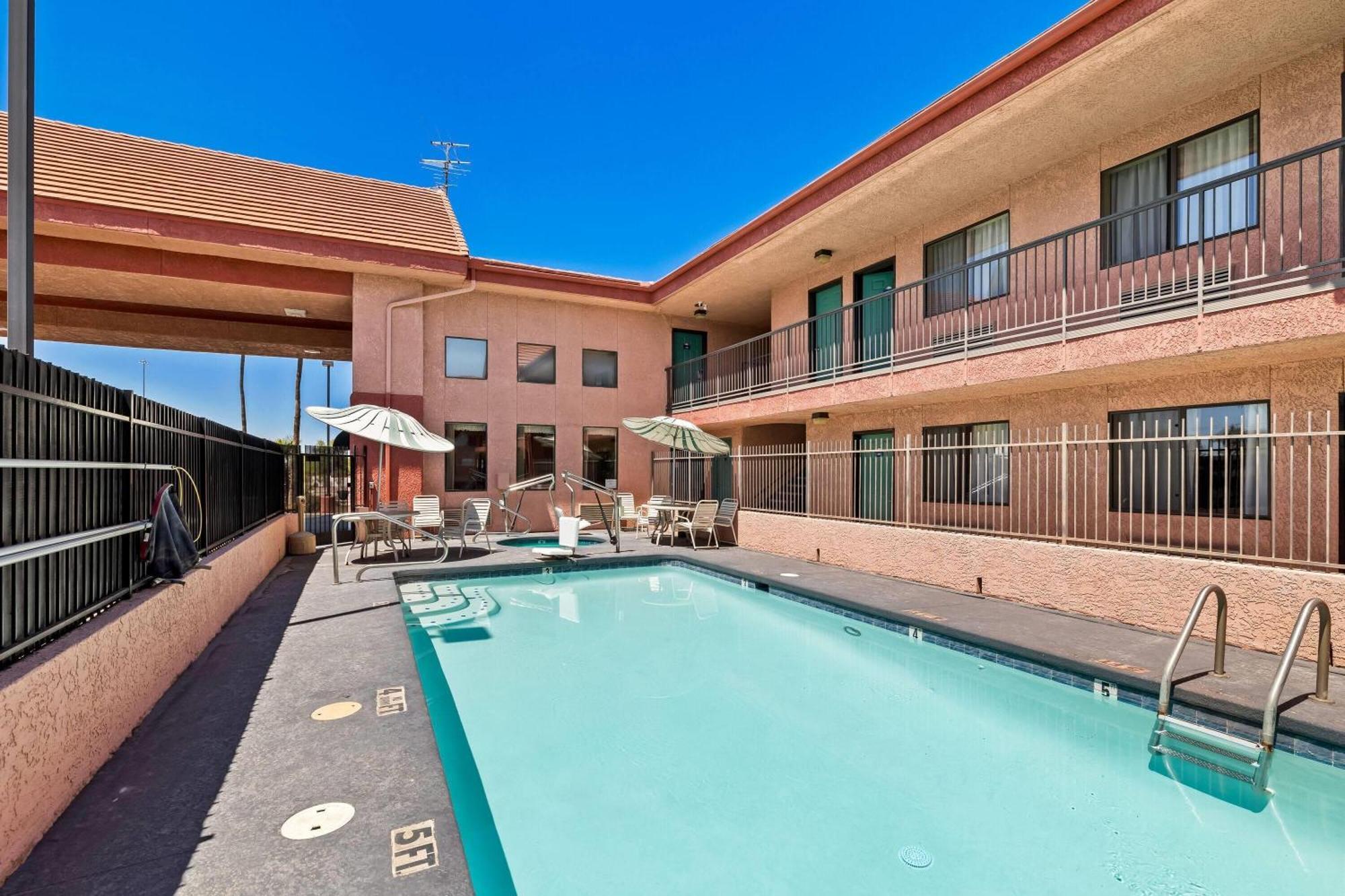Days Inn By Wyndham Tucson Airport Екстер'єр фото