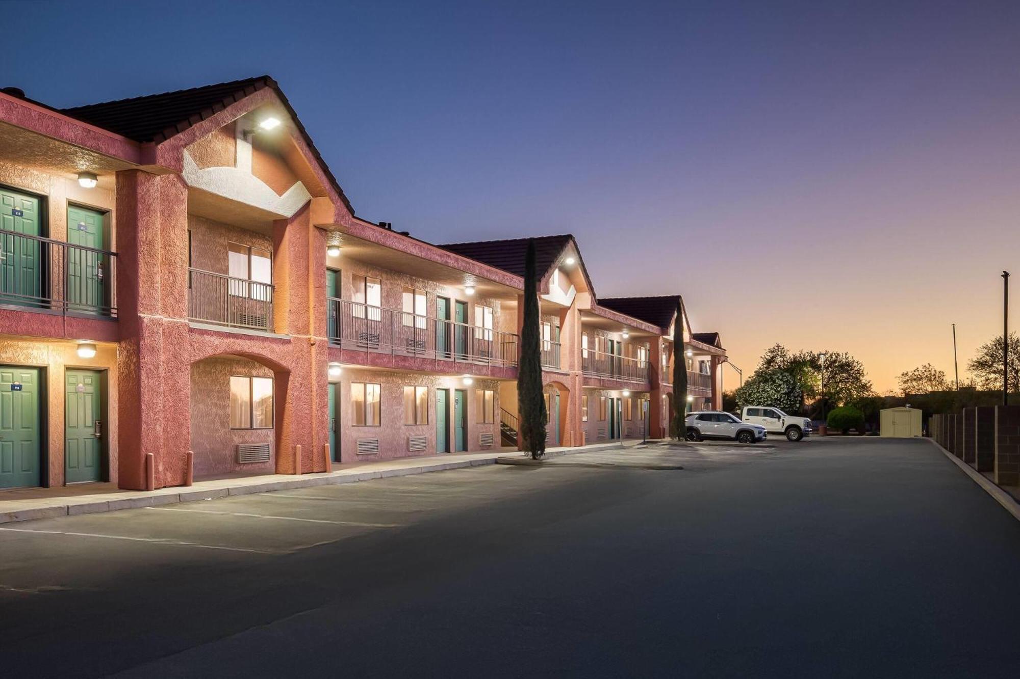 Days Inn By Wyndham Tucson Airport Екстер'єр фото