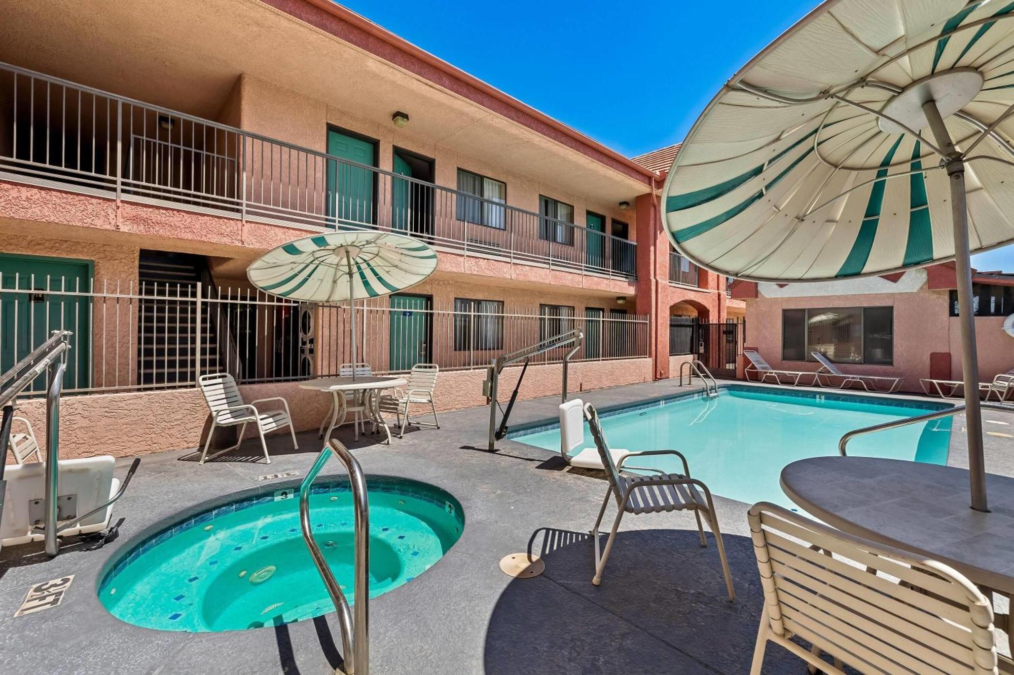 Days Inn By Wyndham Tucson Airport Екстер'єр фото