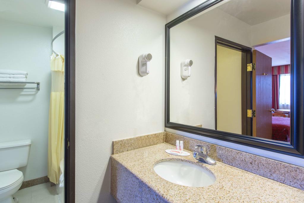 Days Inn By Wyndham Tucson Airport Екстер'єр фото